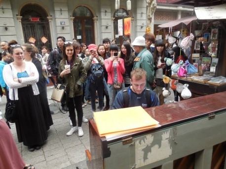 Piano in Market